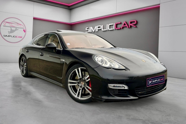 PORSCHE PANAMERA