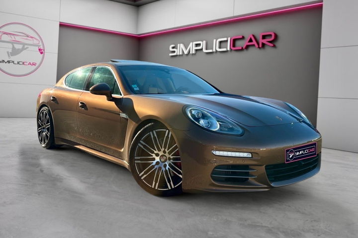 PORSCHE PANAMERA
